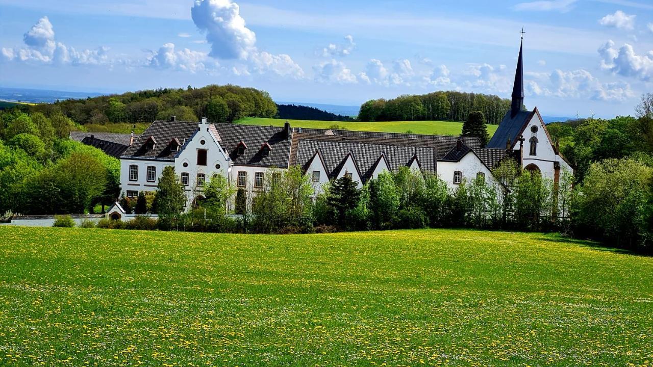 Eifelhof Mit Obstbaumwiese Nideggen Bagian luar foto